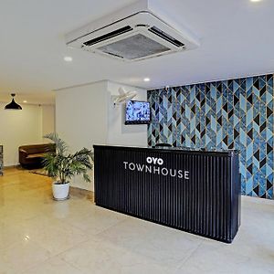 Super Townhouse Sector 57 Near Bestech Central Square Mall